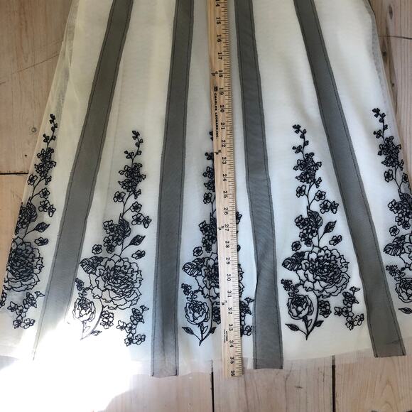 Ann Taylor LOFT EUC Women's Black Cream Embroidered Formal Dress Mesh Overlay 8 - Picture 8 of 8